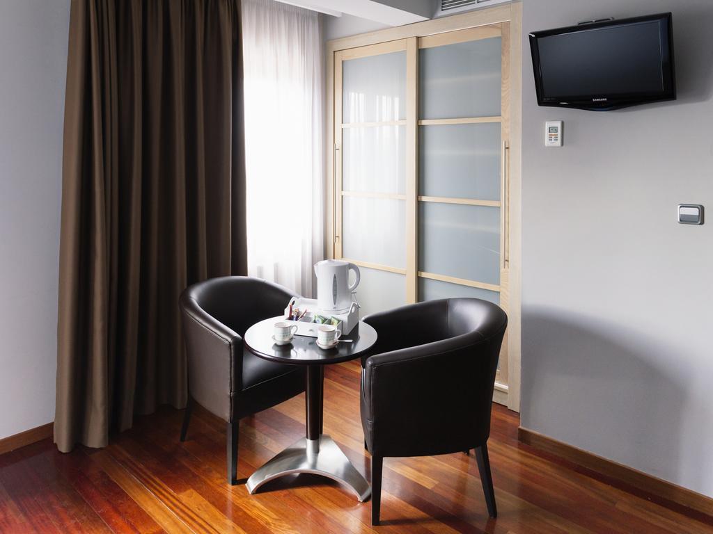 Hotel Valencia Ferrol Buitenkant foto