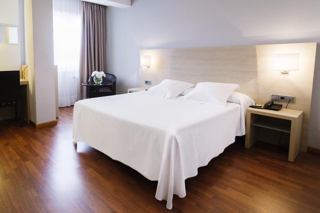 Hotel Valencia Ferrol Buitenkant foto