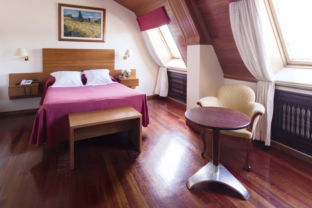 Hotel Valencia Ferrol Buitenkant foto