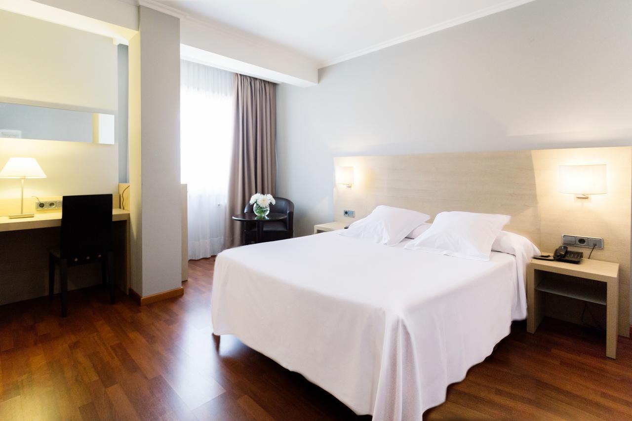 Hotel Valencia Ferrol Buitenkant foto